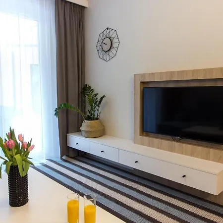 Bel Mare 128 Z Ogrodkiem ミエンジズドロイェ