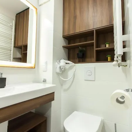 アパート Bel Mare 128 Z Ogrodkiem ミエンジズドロイェ