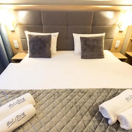 アパート Bel Mare 128 Z Ogrodkiem ミエンジズドロイェ